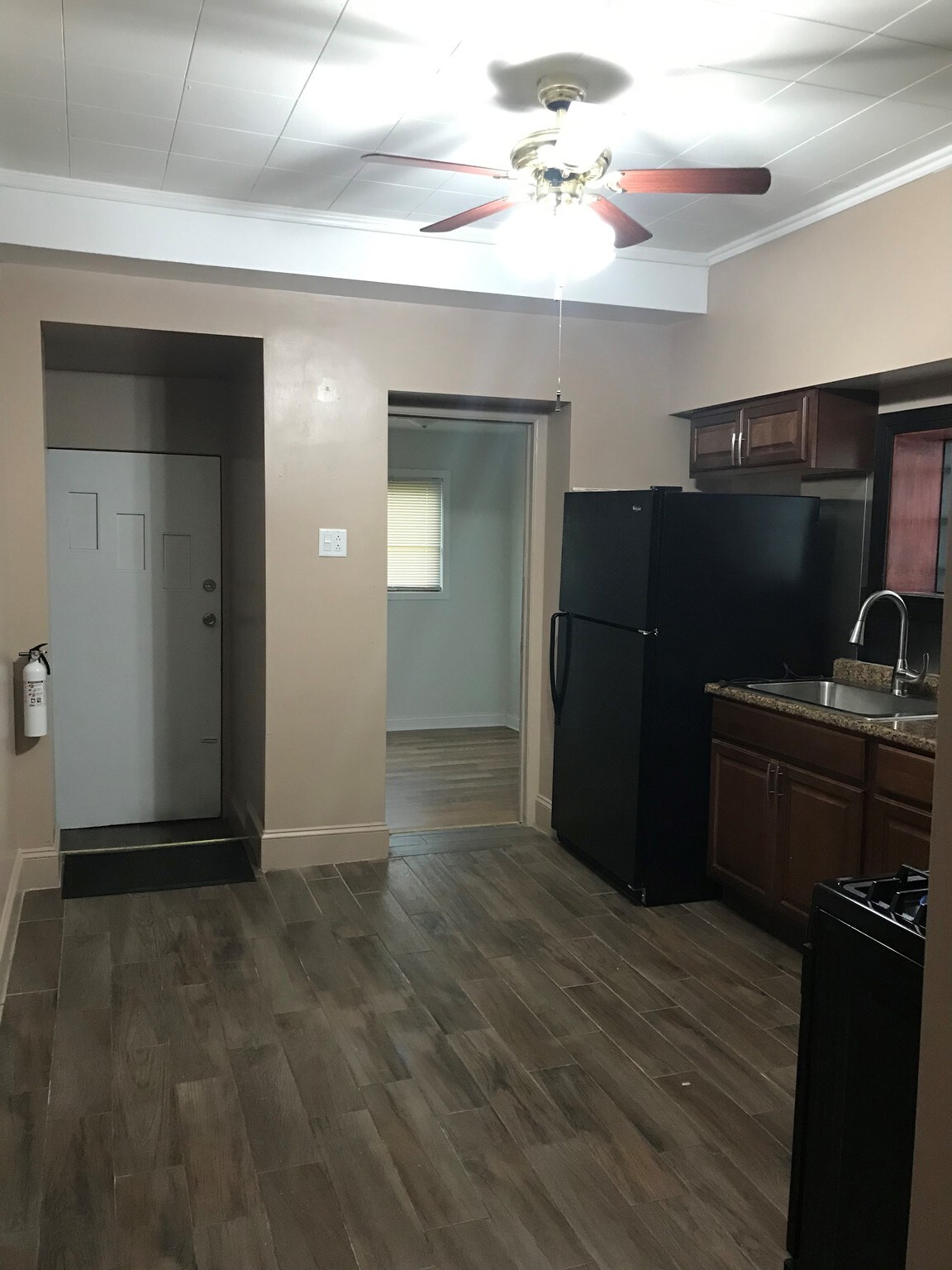 Kitchen - 4119 S Sacramento Ave