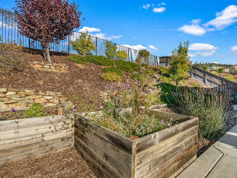 Building Photo - 325 Eagle Creek Ct