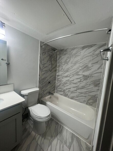 Building Photo - 4633 Fairmount St