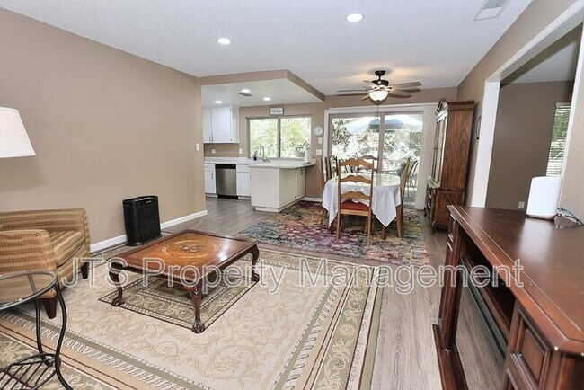 Building Photo - 6913 Navarro Ct
