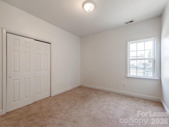 Building Photo - 533 Montgrove Pl NW
