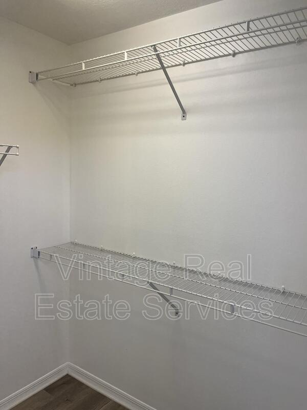 Building Photo - 9411 Willow Cove Ct