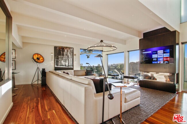 Building Photo - 9416 Beverlycrest Dr