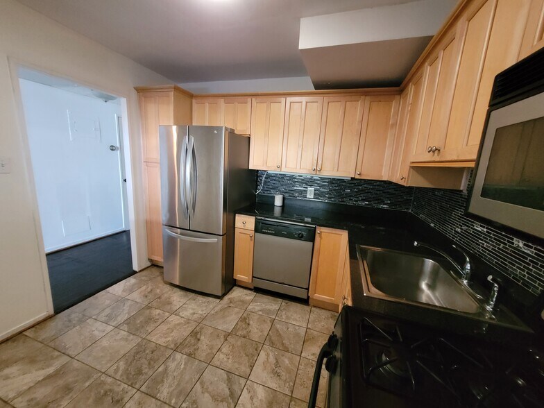 Kitchen - 2965 Pharr Court South NW