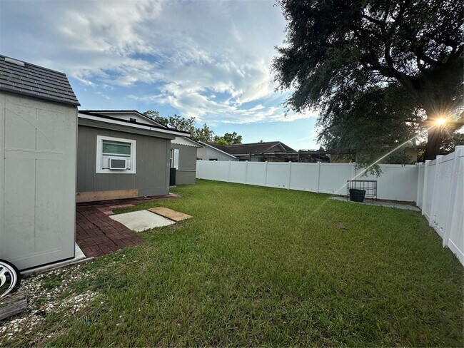 Building Photo - 2121 W Powhatan Ave
