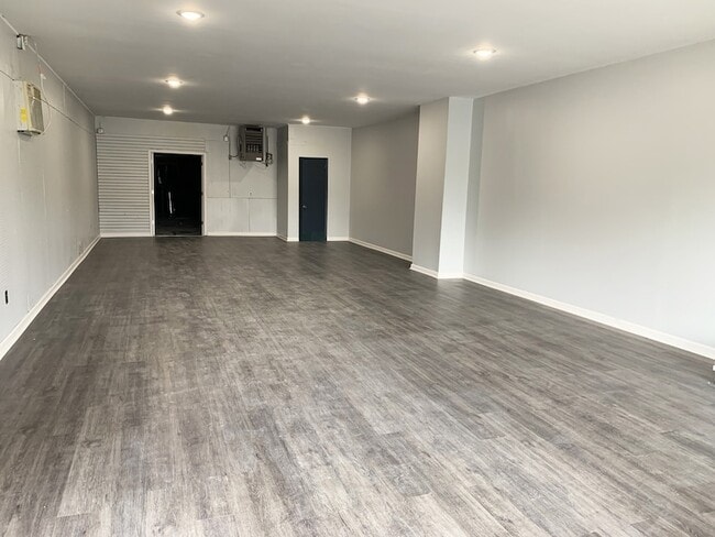 Building Photo - 1213 W Gaines St