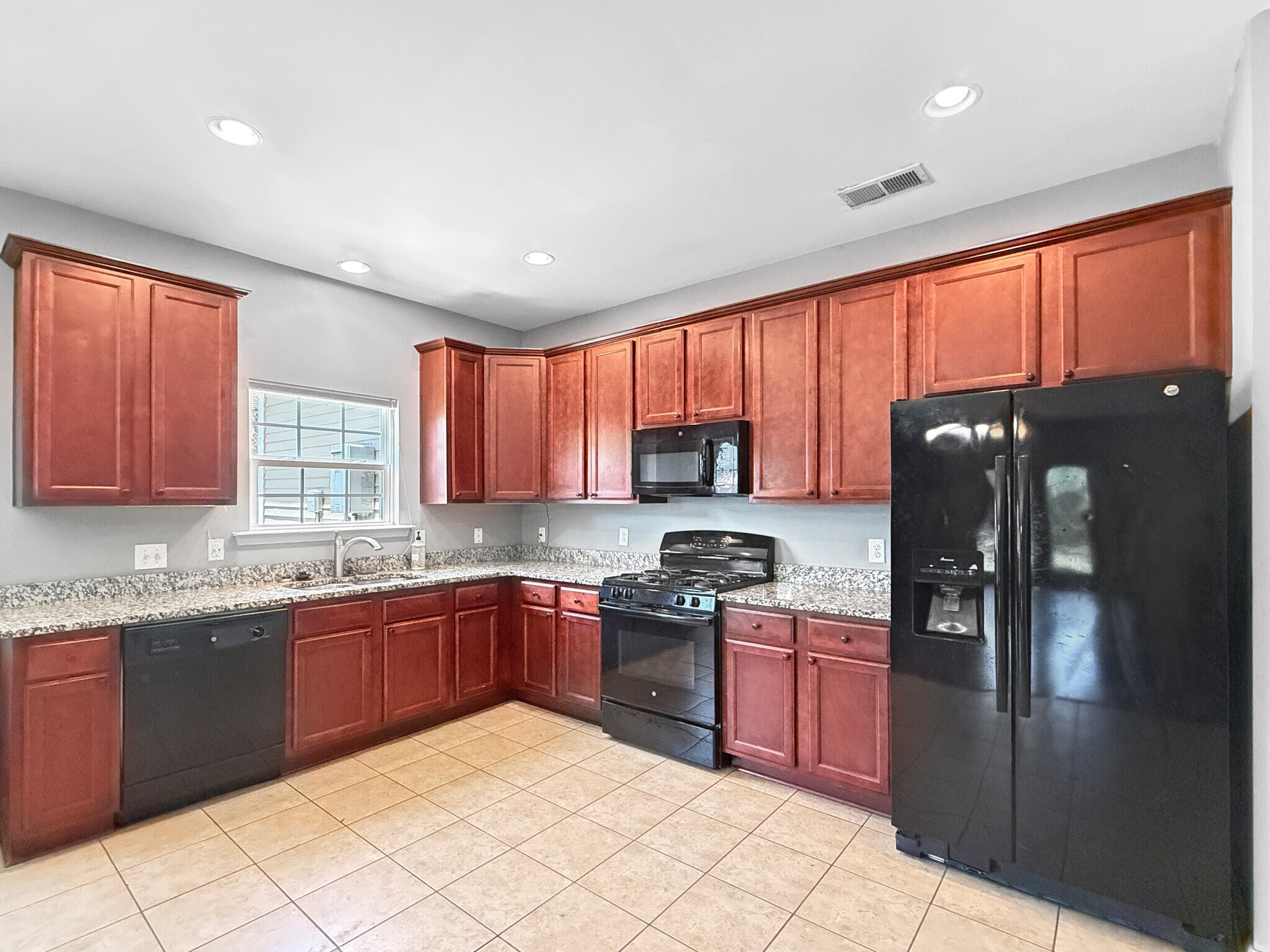 Building Photo - 11 Sand Live Oak Dr