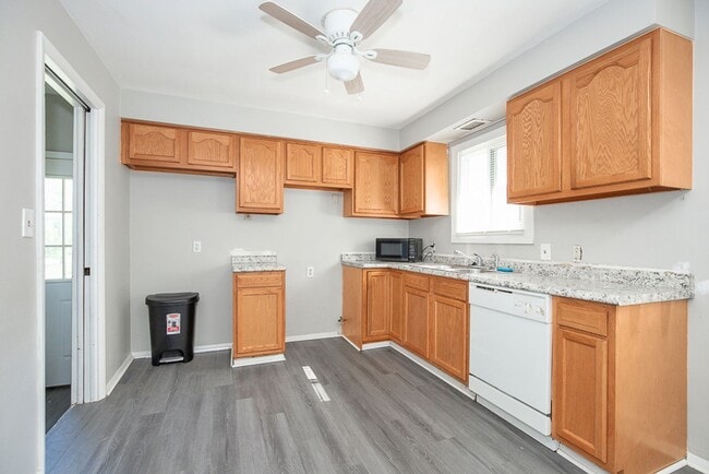 Primary Photo - 3 BED 1 BATH BEAUTIFUL SINGLE FAMILY HOME ...