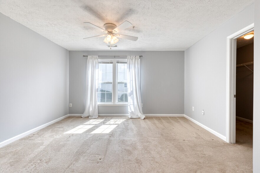 Building Photo - 490 Crestridge Way