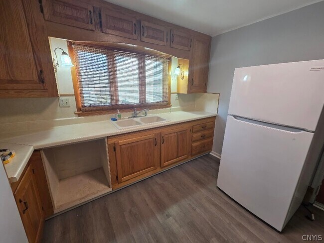 Building Photo - 112 Gale Ave