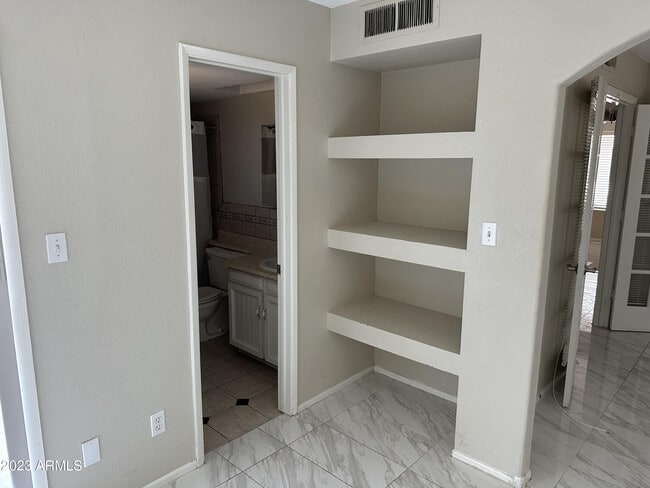 Building Photo - 2536 E Commonwealth Cir