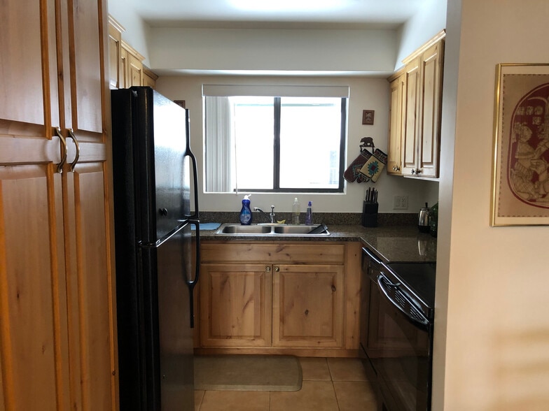 Kitchen Galley - 3200 S Litzler Dr