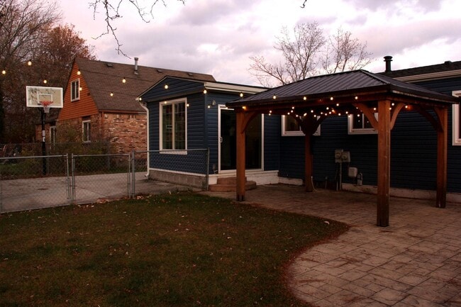 Building Photo - 43592 Champlain Ct