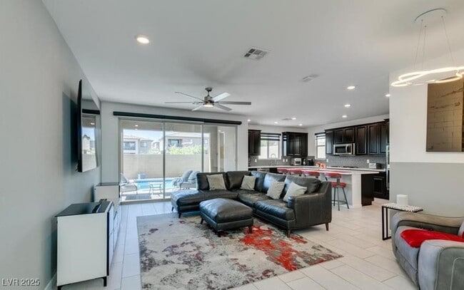 Building Photo - 713 Foreign Reef Wy