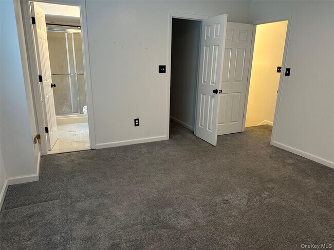 Building Photo - 256 Quassaick Ave