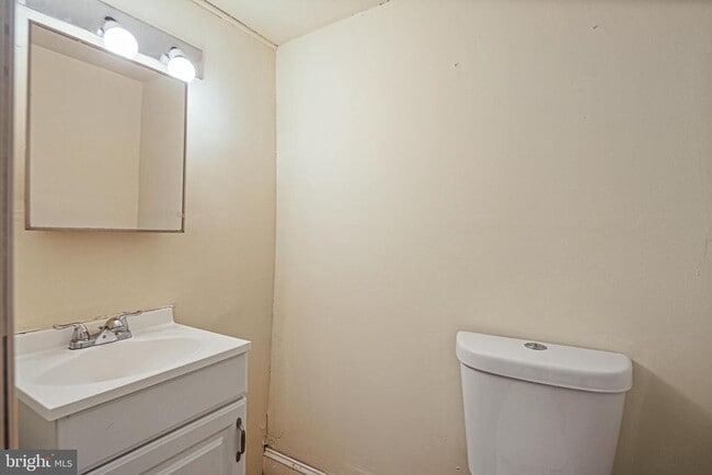 Building Photo - 208 S East Ave