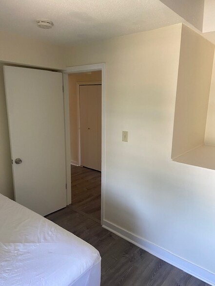 Building Photo - 95 Leighton Rd