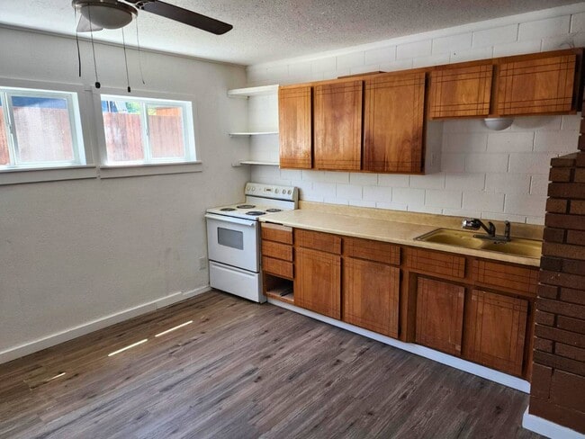 Building Photo - 7001 Rogue River Hwy