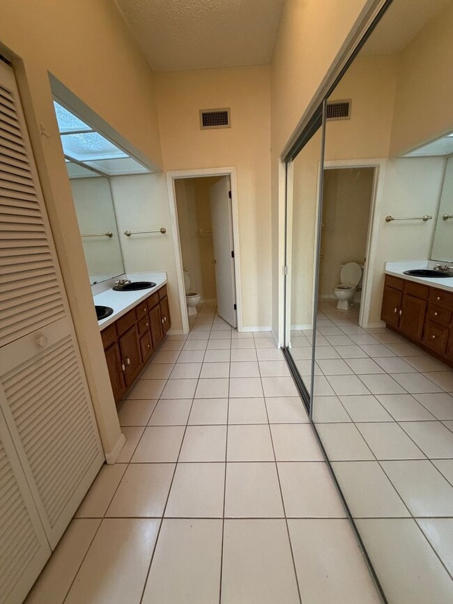 Building Photo - First floor condo in gated East Lake Woodlands of Oldsmar with one car garage