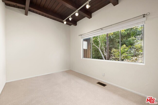 Building Photo - 2370 Nichols Canyon Rd