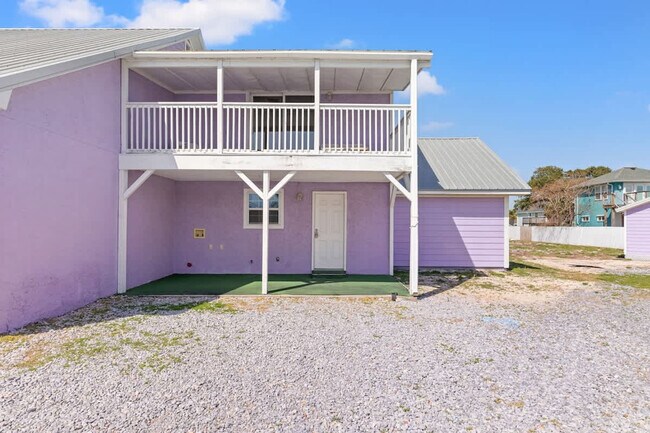 Building Photo - 5218 Beach Dr