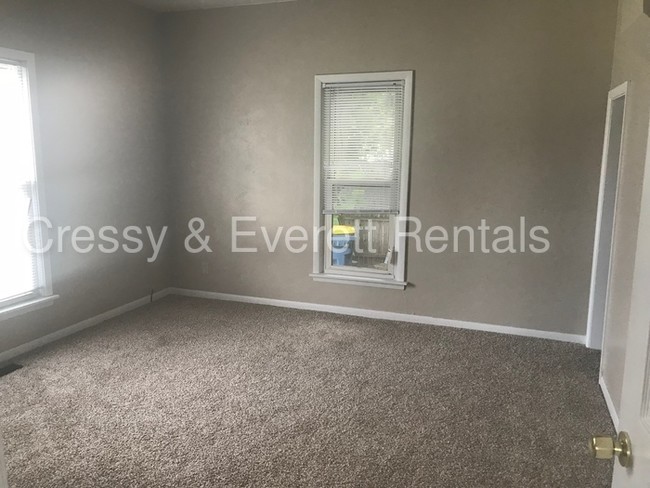 Building Photo - 4 bedroom in Mishawaka