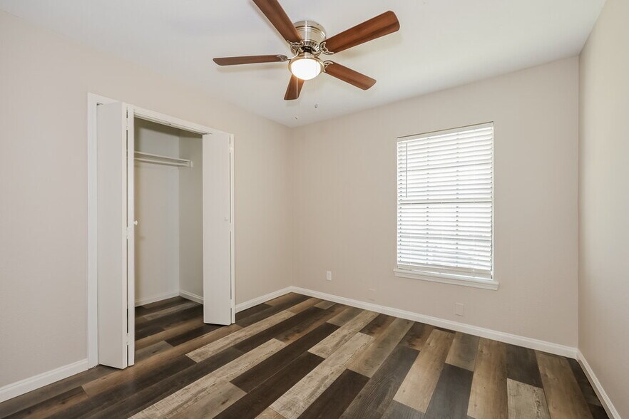 Building Photo - 2811 Galemeadow Dr