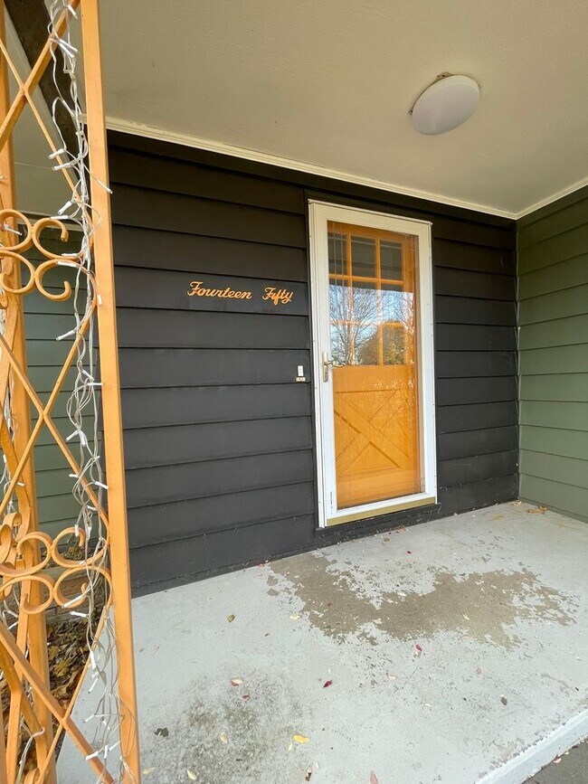 Building Photo - 1450 Marlborough Dr