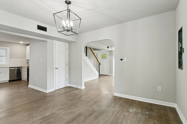 Building Photo - 924 Ivy Ave