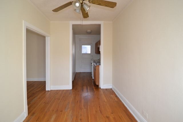 Building Photo - 633 W Cornelia Ave
