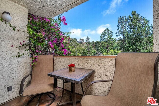 Building Photo - 501 Palisades Dr