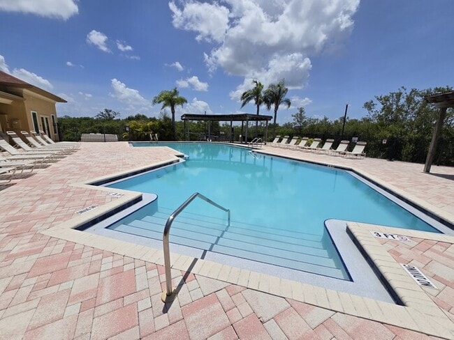 Building Photo - 1 Bed 1 Bath Condo For Rent in Tampa $1499