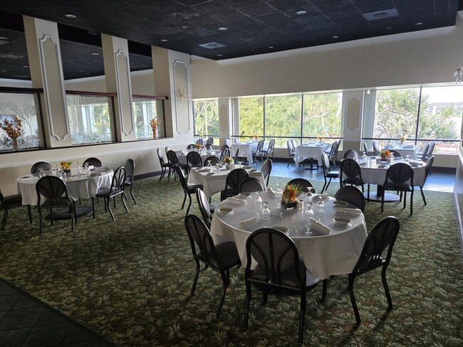 Building Photo - 1831 Sabal Palm Dr