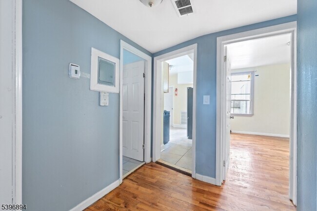 Building Photo - 14 Treacy Ave