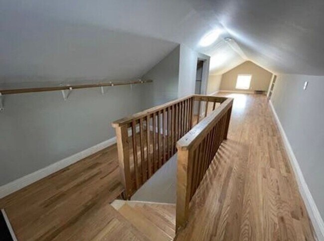 Building Photo - 2-Bedroom Home in the Hawthorne Area!