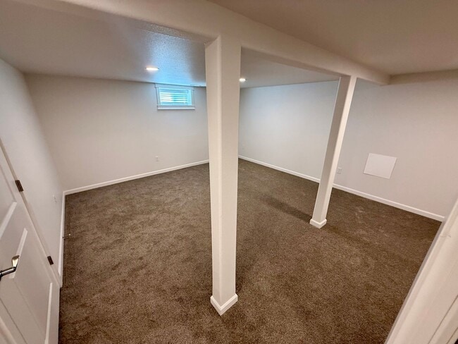 Building Photo - 1329 Elm St