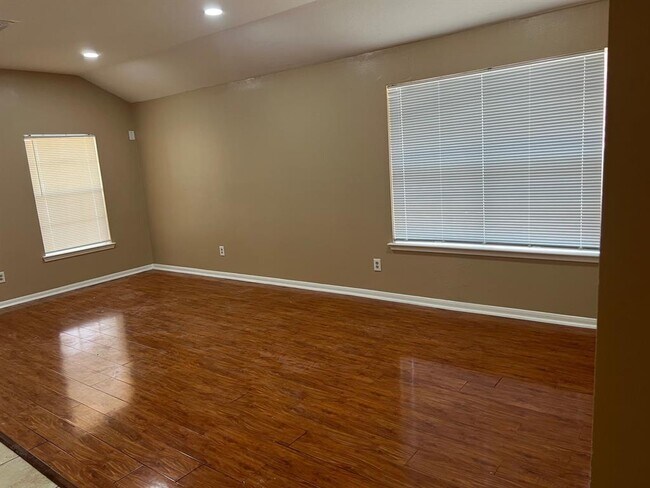 Building Photo - 9642 Weldridge Dr