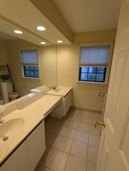 Building Photo - 1008 Woodhaven Dr