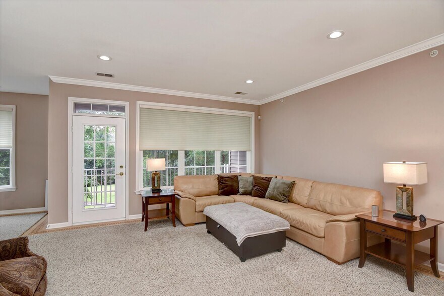 Building Photo - 594 Saint Andrews Pl