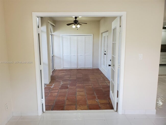 Building Photo - 561 Racquet Club Rd