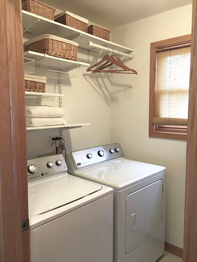 Building Photo - 1752 W Superior St