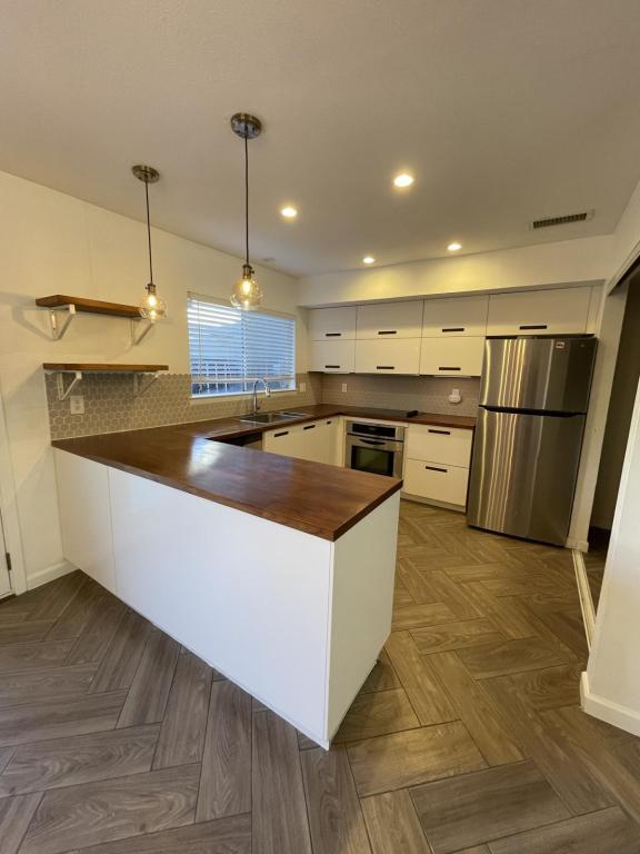 Building Photo - 292 Westview Terrace