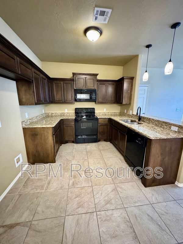 Building Photo - 147 Bison Ct Way