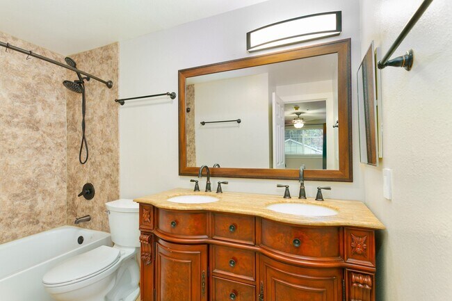 Building Photo - Cozy 2 bedroom, 2 bathroom condo- Federal Way Area