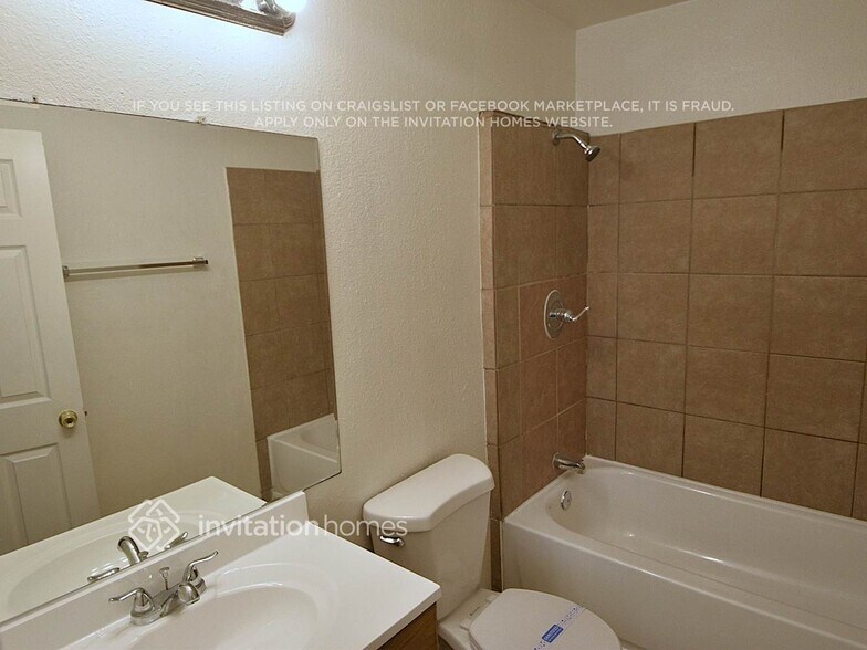 Building Photo - 5012 W McLellan Rd