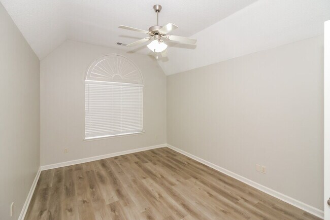 Building Photo - 9812 Southern Oak Way