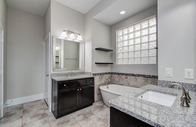 Building Photo - 11023 Acorn Falls Dr