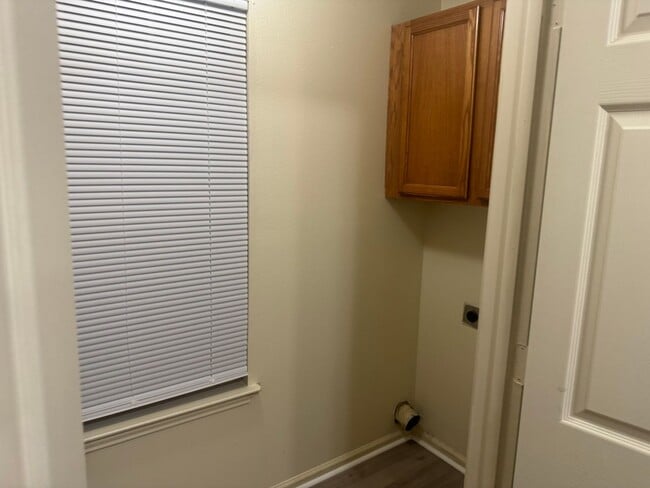 Building Photo - 4215 Walnut Park Dr