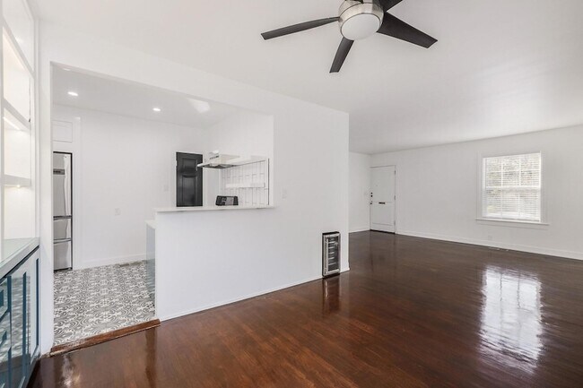 Building Photo - 804 W 31st St