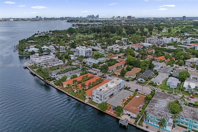 Building Photo - 2170 Bay Dr